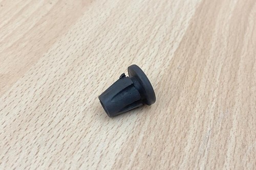 Engine cover rubber mounting - cover,